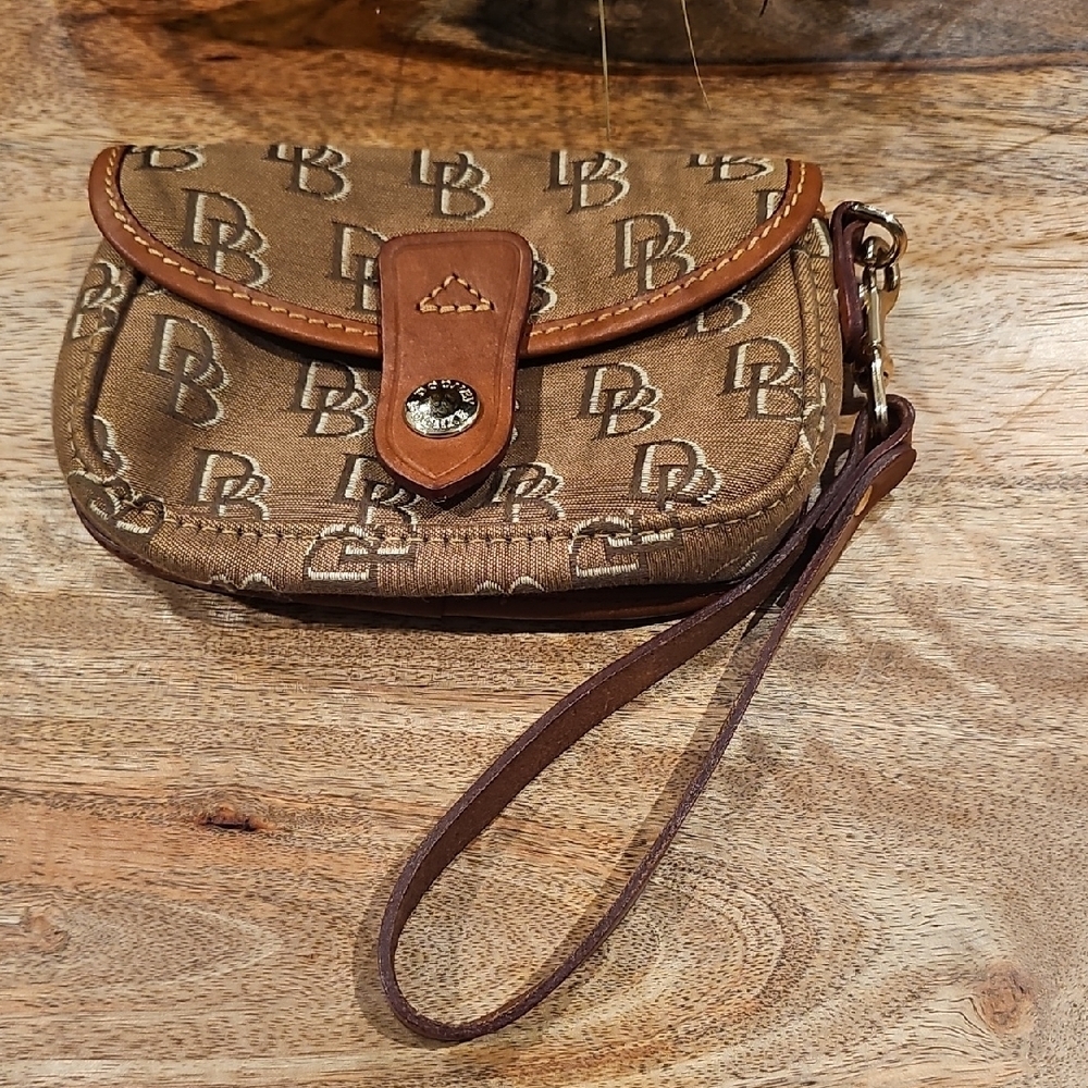 Dooney &Bourke Wristlet